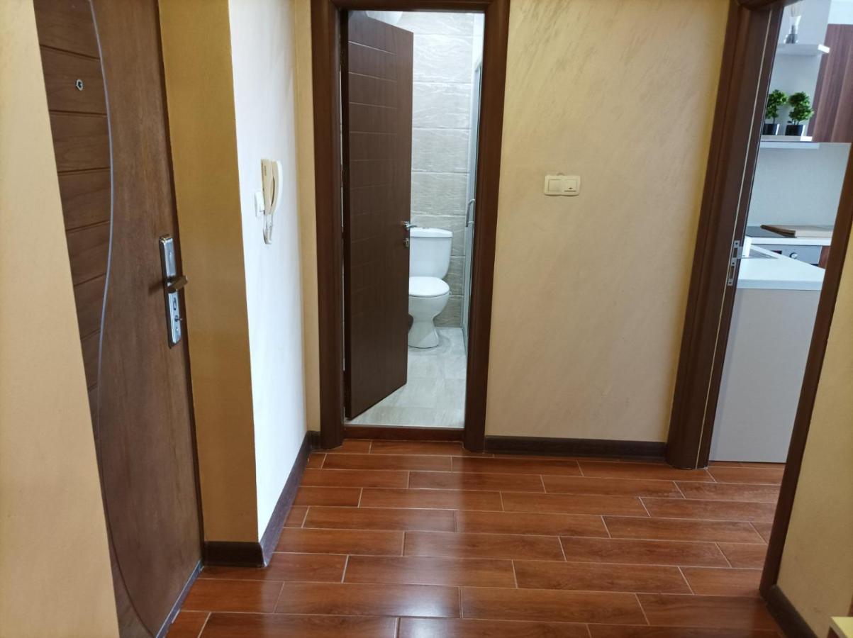 One Bedroom Apartment 5 - Restaurant Stadium 플로브디프 외부 사진